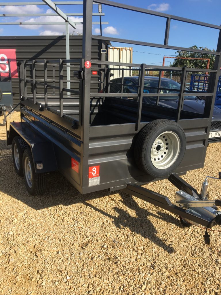 Remolque de 2 ejes sin freno, medidas 2.50m x 1.55m x 0.52m