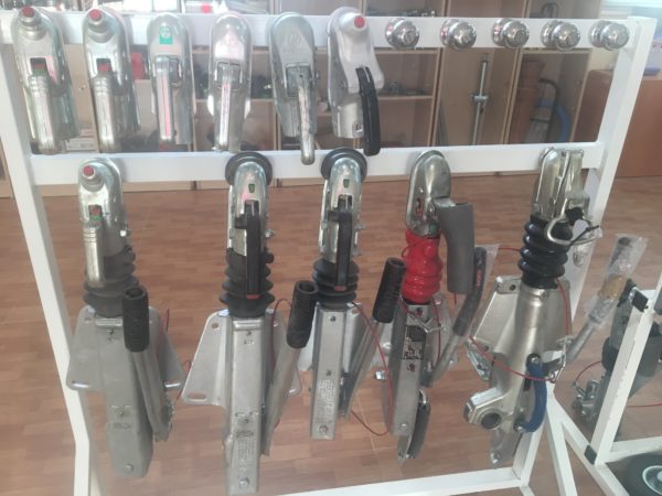 enganche, enganches cabezales, cabezas, cabezal, antirrobo, anti, antirrobo, llave, piston, pistón, hidraulico, hidraúlicos, alko, knott, fundicion, cabeza grande, safety ball, safety