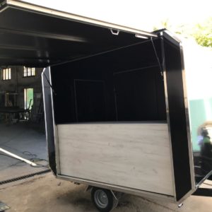 lanza desmontable mozos regulables feria feriante remolque de feria taquillas carro taquilla remolque en fibra, remolque con puertas abatibles, remolque para puesto de feria