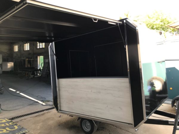 lanza desmontable mozos regulables feria feriante remolque de feria taquillas carro taquilla remolque en fibra, remolque con puertas abatibles, remolque para puesto de feria