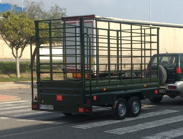 barandas cancillas pluma mantas sevilla remolques sevilla carraca basculante rueda ruedas aceitunas grua camion tractor jokey alko ejes doble jaen olivos olivas barandilla barandas cancillas electrico elect sobreportalon, bomba hidraulica, bomba manual ,electrico manual y